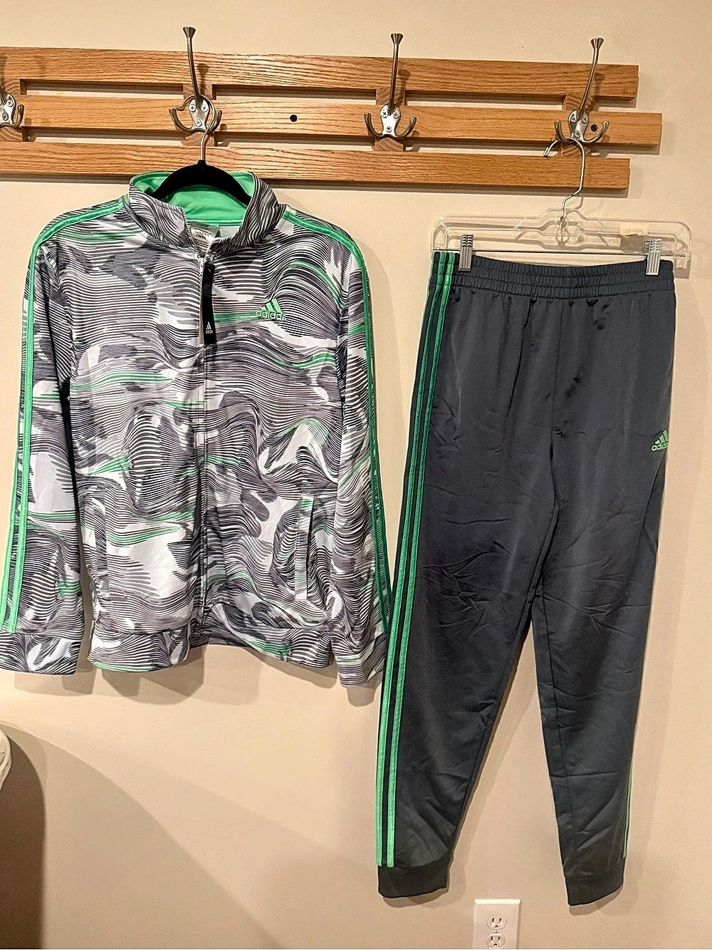 adidas 2 Piece Set Boys Track Jacket & Jogger Pants XL